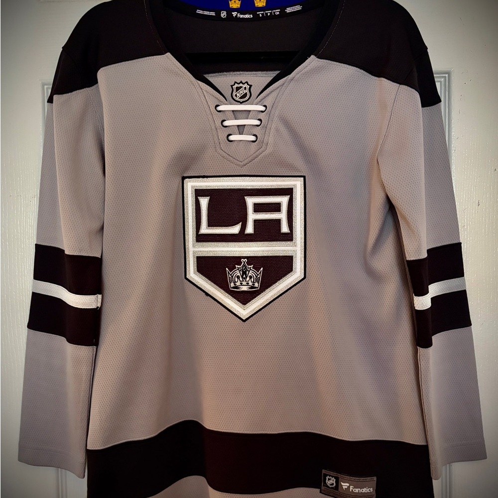 Women’s Fanatics Black and Gray LA Kings Hockey Jersey
